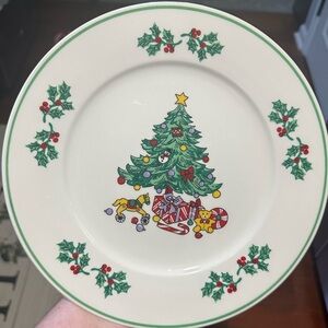 Gibson Designs Holly Tree Dinner Plates